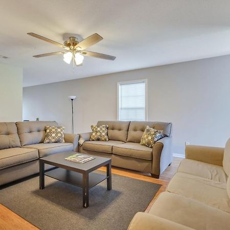 Charming Gray Home- 5 Mins From Gsu! 斯泰茨伯勒 外观 照片