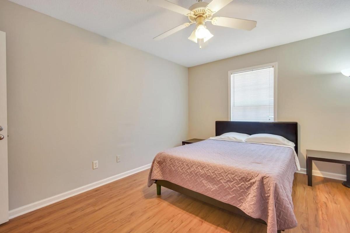 Charming Gray Home- 5 Mins From Gsu! 斯泰茨伯勒 外观 照片