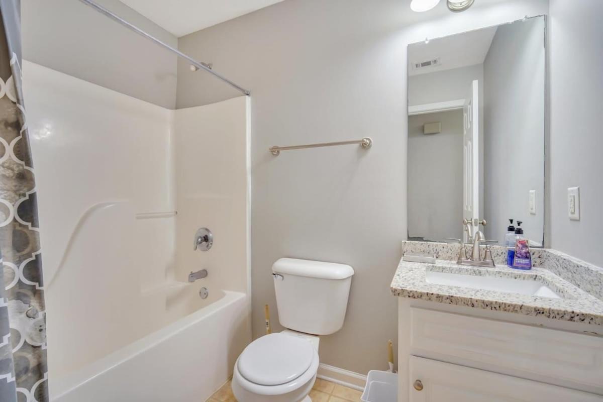 Charming Gray Home- 5 Mins From Gsu! 斯泰茨伯勒 外观 照片