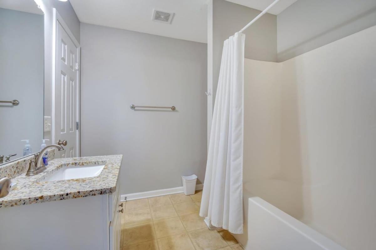 Charming Gray Home- 5 Mins From Gsu! 斯泰茨伯勒 外观 照片