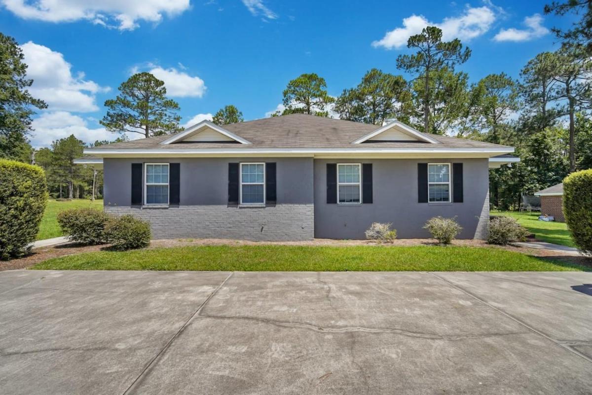 Charming Gray Home- 5 Mins From Gsu! 斯泰茨伯勒 外观 照片