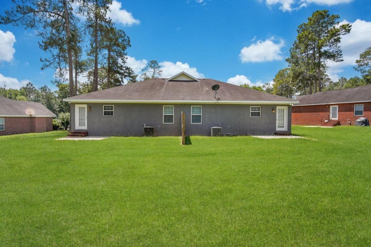 Charming Gray Home- 5 Mins From Gsu! 斯泰茨伯勒 外观 照片